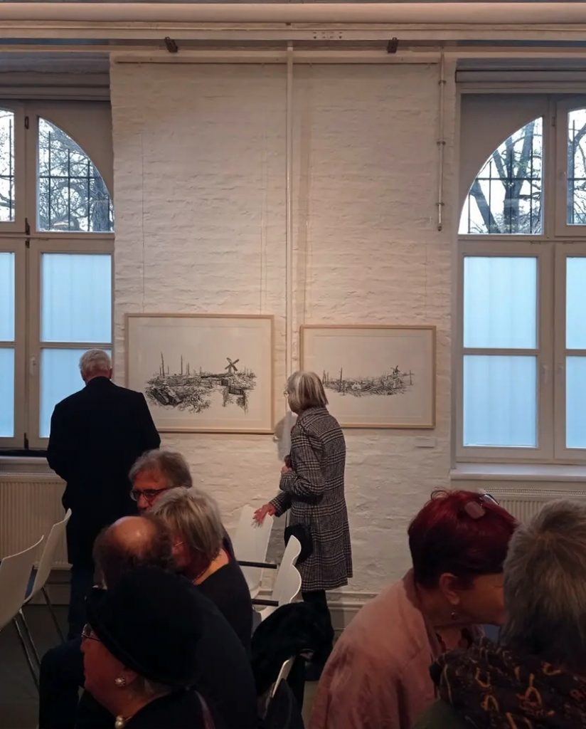 Ausstellungseröffnung Vernissage Kunstpreis Rosenheim Krieg und Frieden Zeichnung Gisbert Danberg
